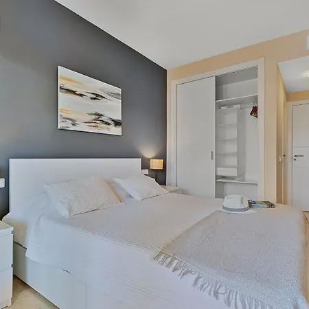 Oasis La Cala Апартаменты *